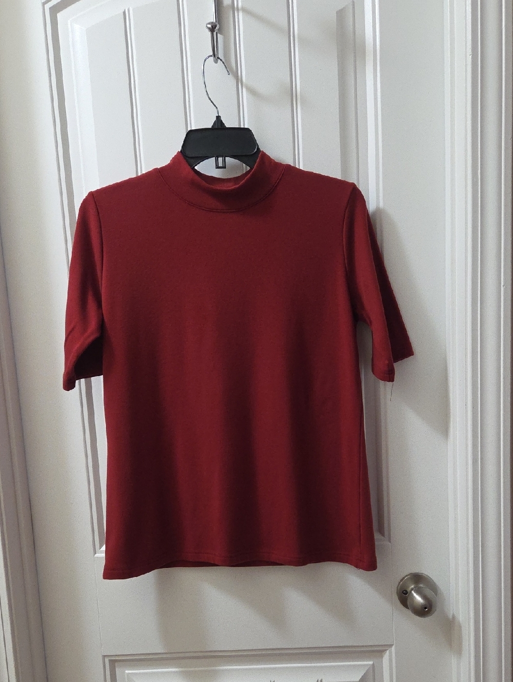 Women's Mock Neck Short Sleeve Top in Burgundy